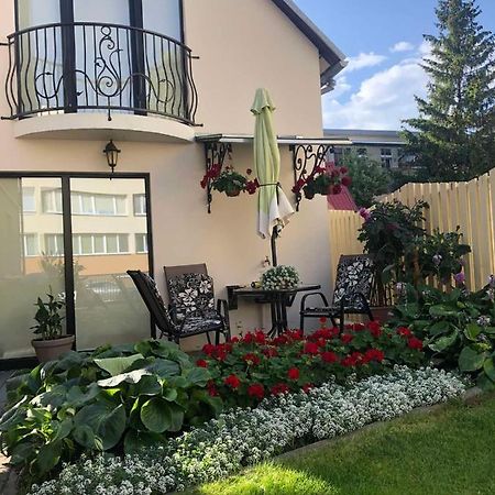 Guest House Nika - Cottages And Rooms In The Heart Of Palanga City Center Екстериор снимка