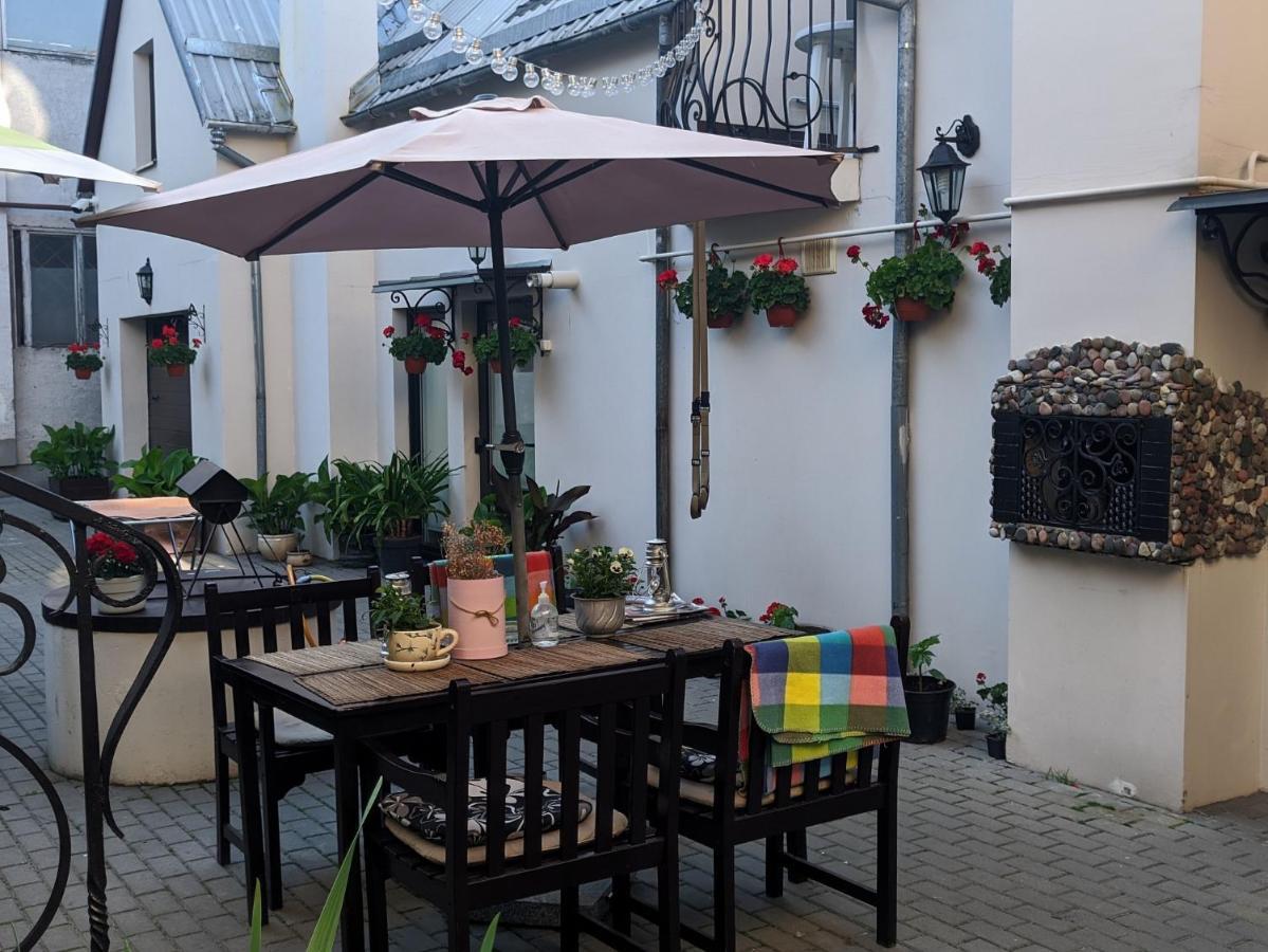 Guest House Nika - Cottages And Rooms In The Heart Of Palanga City Center Екстериор снимка