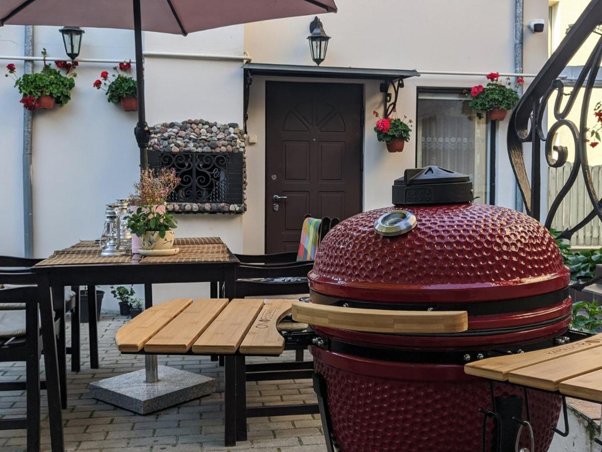 Guest House Nika - Cottages And Rooms In The Heart Of Palanga City Center Екстериор снимка