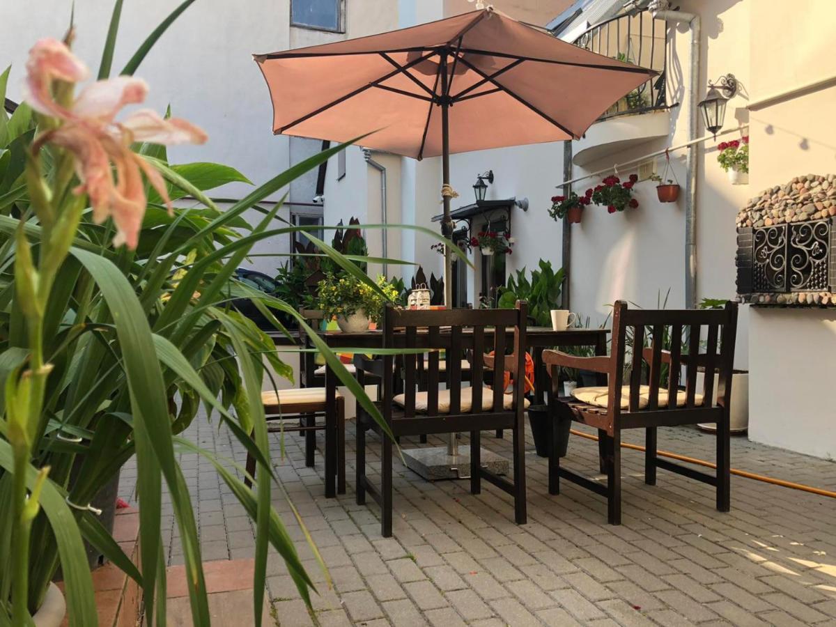 Guest House Nika - Cottages And Rooms In The Heart Of Palanga City Center Екстериор снимка