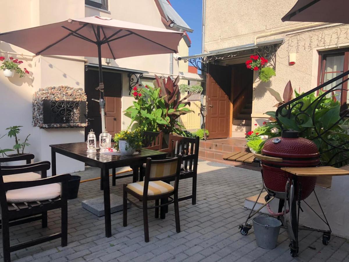 Guest House Nika - Cottages And Rooms In The Heart Of Palanga City Center Екстериор снимка