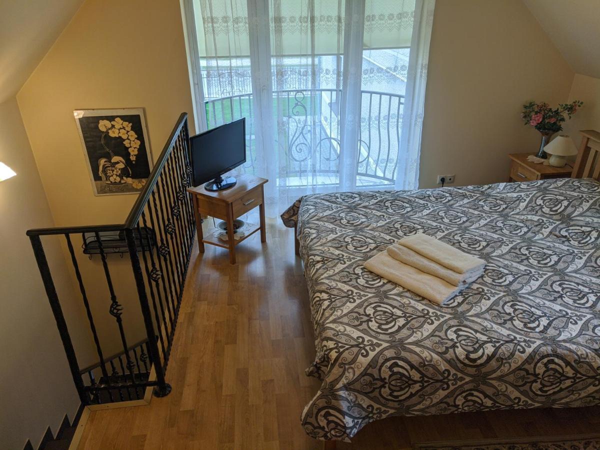 Guest House Nika - Cottages And Rooms In The Heart Of Palanga City Center Екстериор снимка