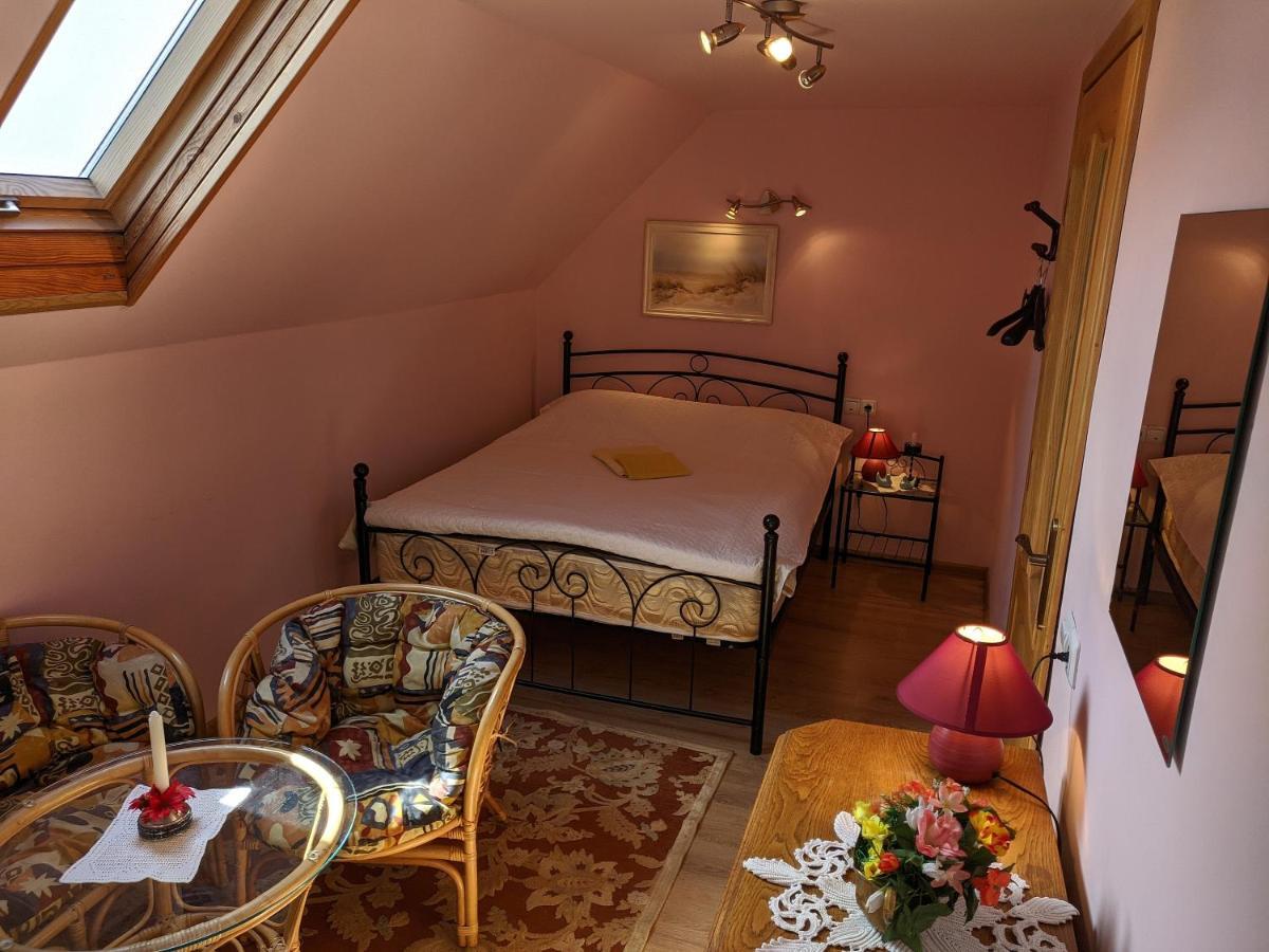 Guest House Nika - Cottages And Rooms In The Heart Of Palanga City Center Екстериор снимка