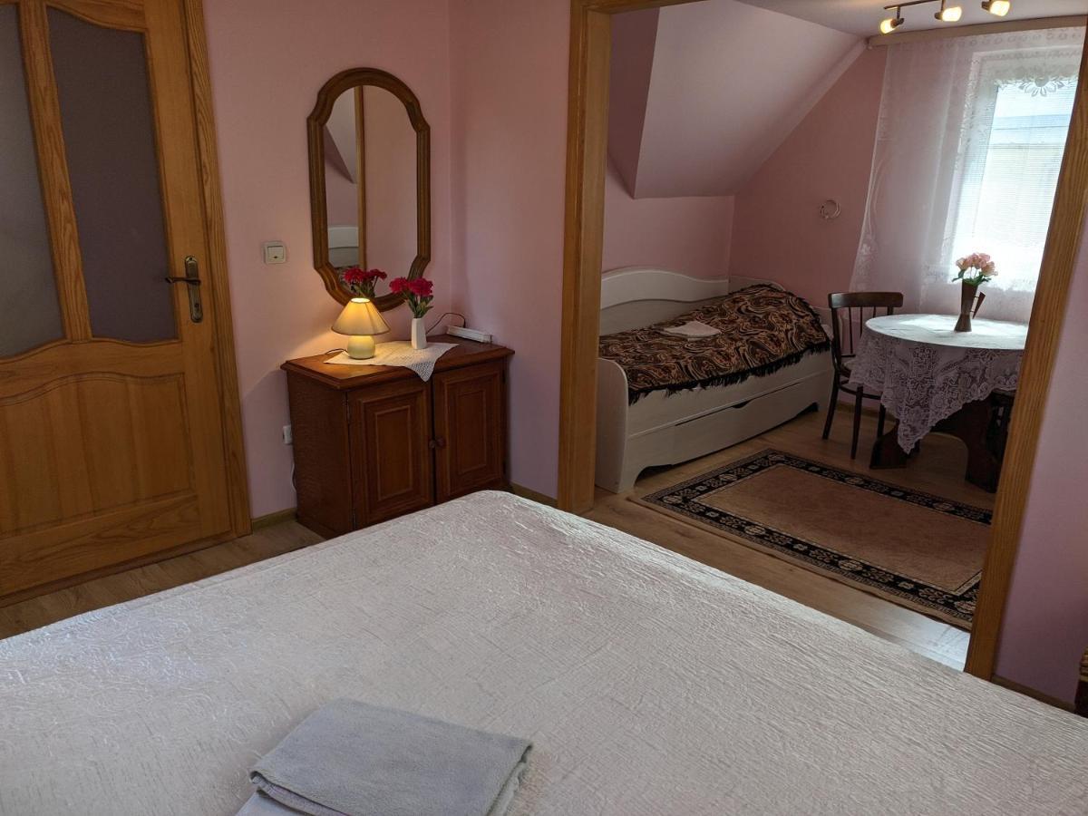 Guest House Nika - Cottages And Rooms In The Heart Of Palanga City Center Екстериор снимка