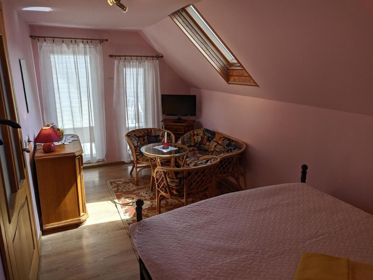 Guest House Nika - Cottages And Rooms In The Heart Of Palanga City Center Екстериор снимка