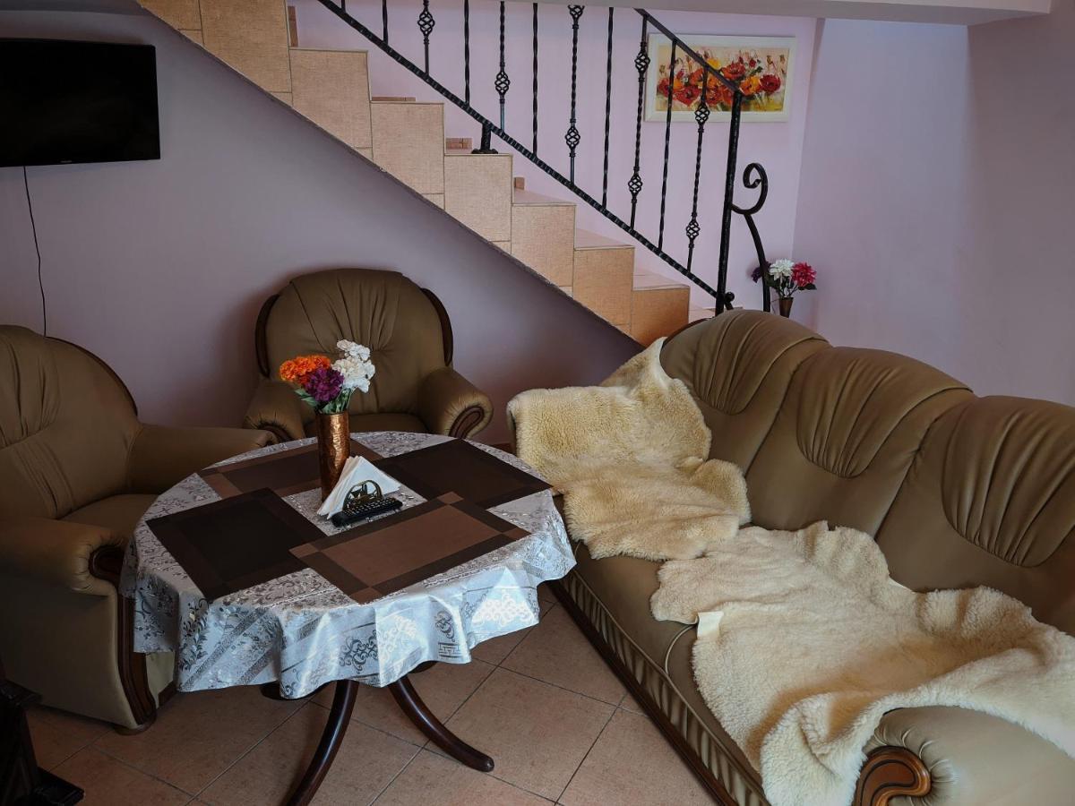 Guest House Nika - Cottages And Rooms In The Heart Of Palanga City Center Екстериор снимка