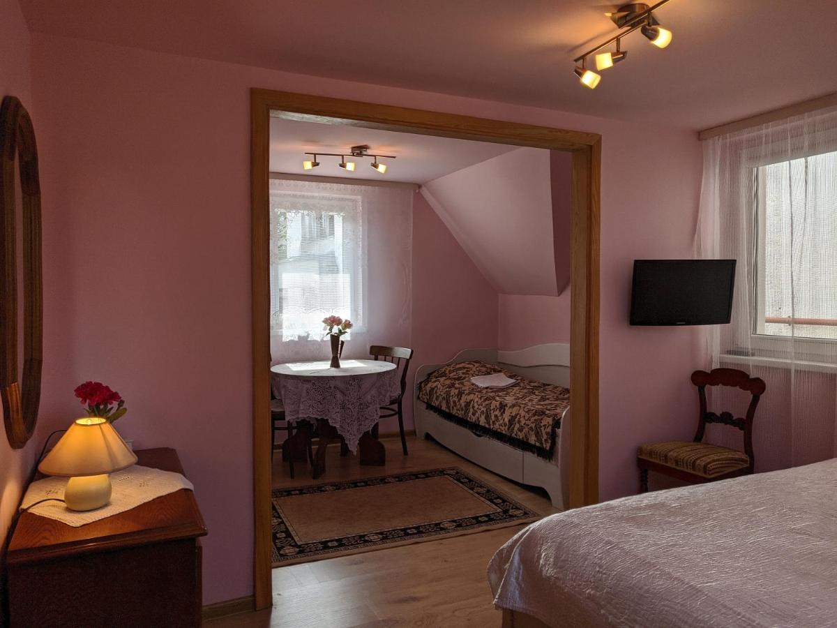 Guest House Nika - Cottages And Rooms In The Heart Of Palanga City Center Екстериор снимка