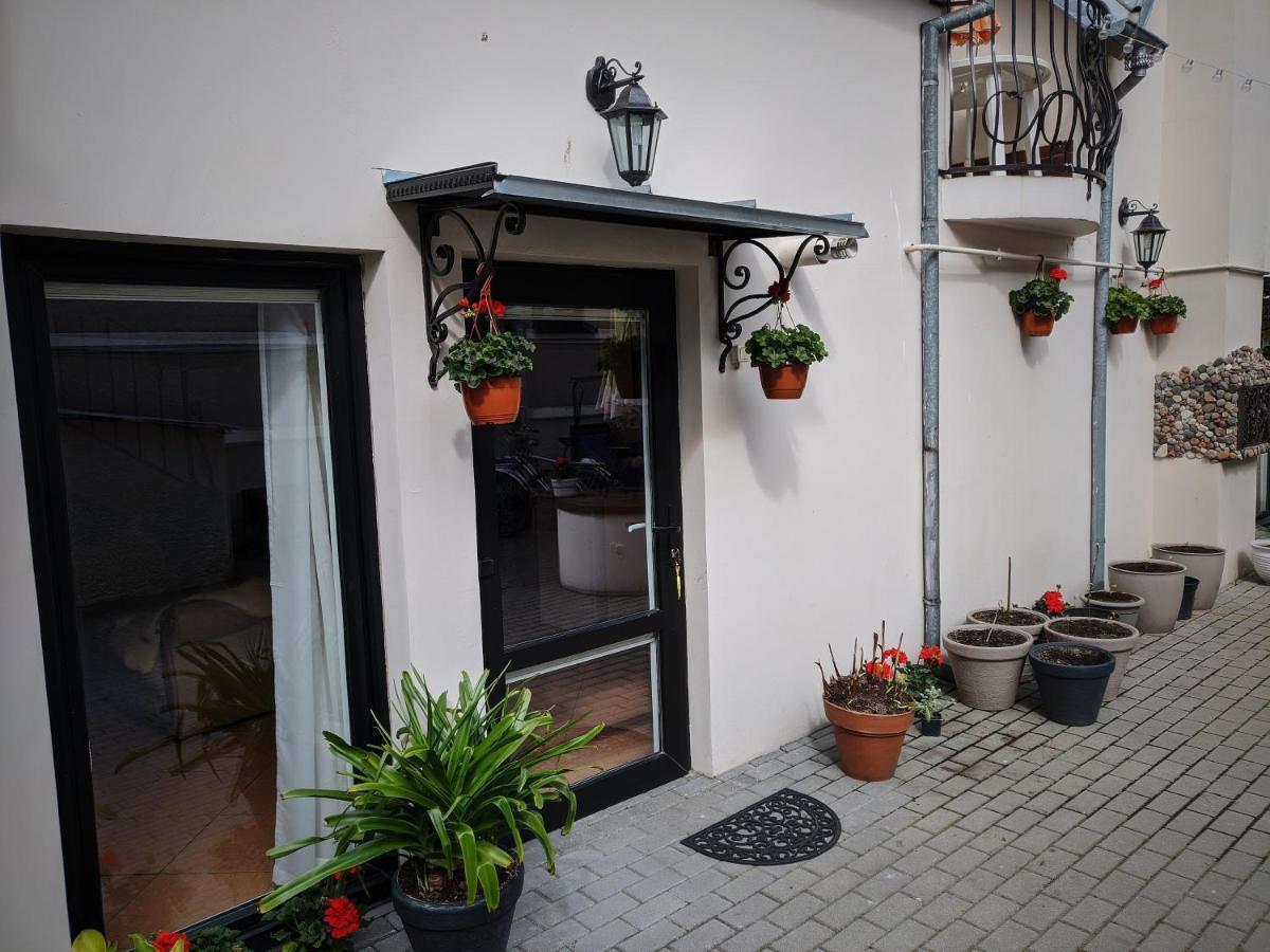 Guest House Nika - Cottages And Rooms In The Heart Of Palanga City Center Екстериор снимка