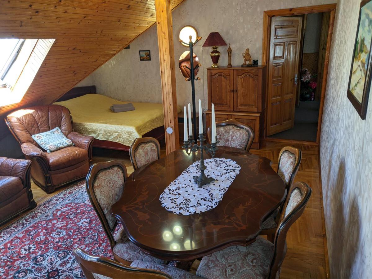 Guest House Nika - Cottages And Rooms In The Heart Of Palanga City Center Стая снимка
